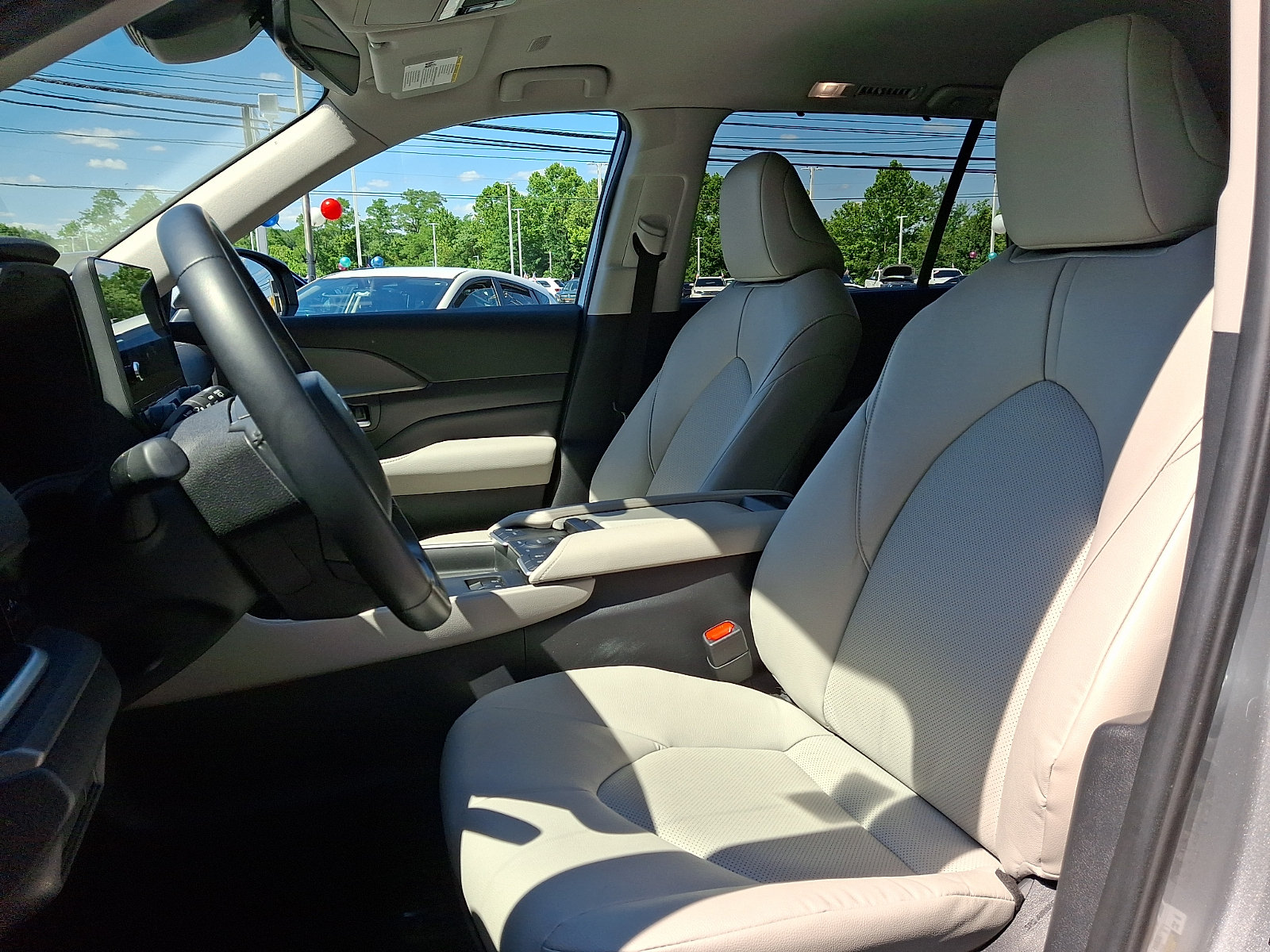 Used 2024 Toyota Grand Highlander AWD image 12