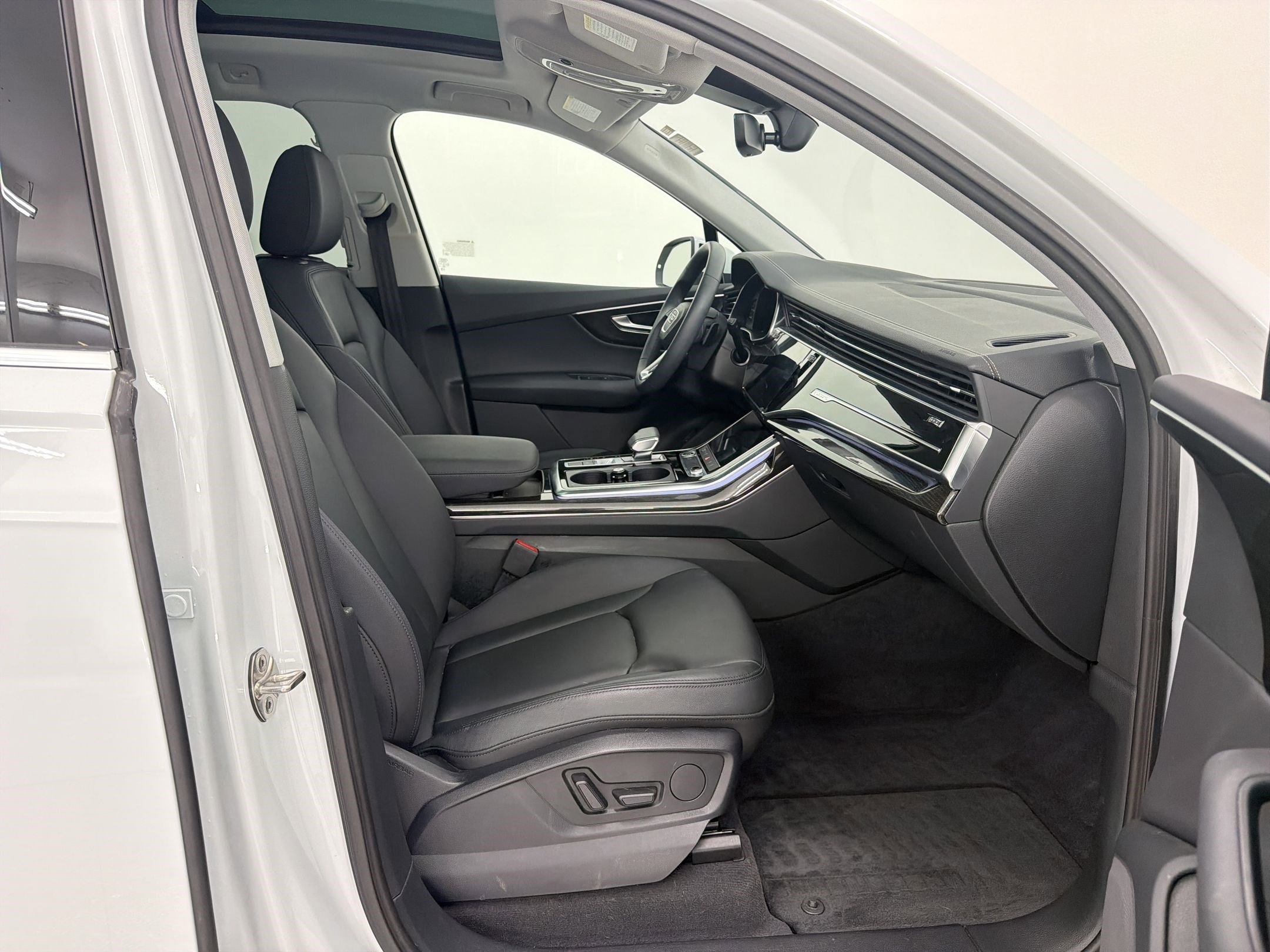 Used 2023 Audi Q7 3.0T Premium AWD/4WD image 27