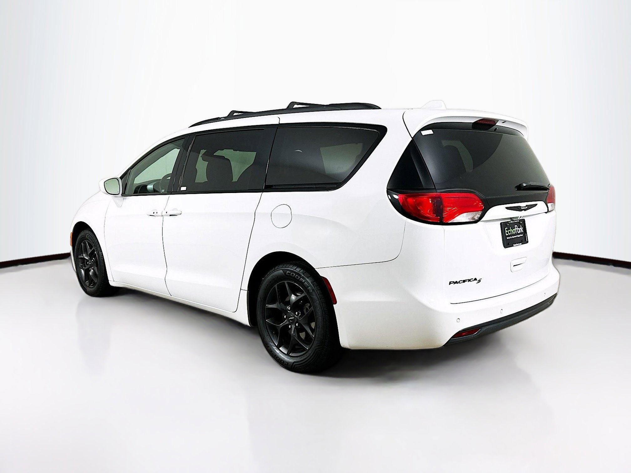 Used 2018 Chrysler Pacifica Touring-L w/ Premium Audio Group FWD image 5