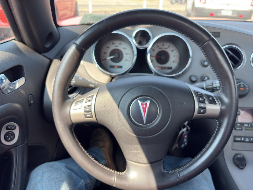 Used 2008 Pontiac Solstice Convertible w/ Premium Package RWD image 32