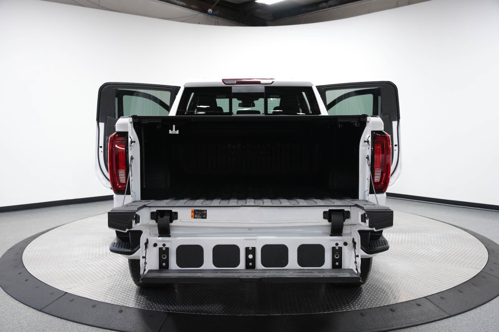 Used 2025 GMC Sierra 1500 AT4 w/ AT4 Premium Package AWD/4WD image 13
