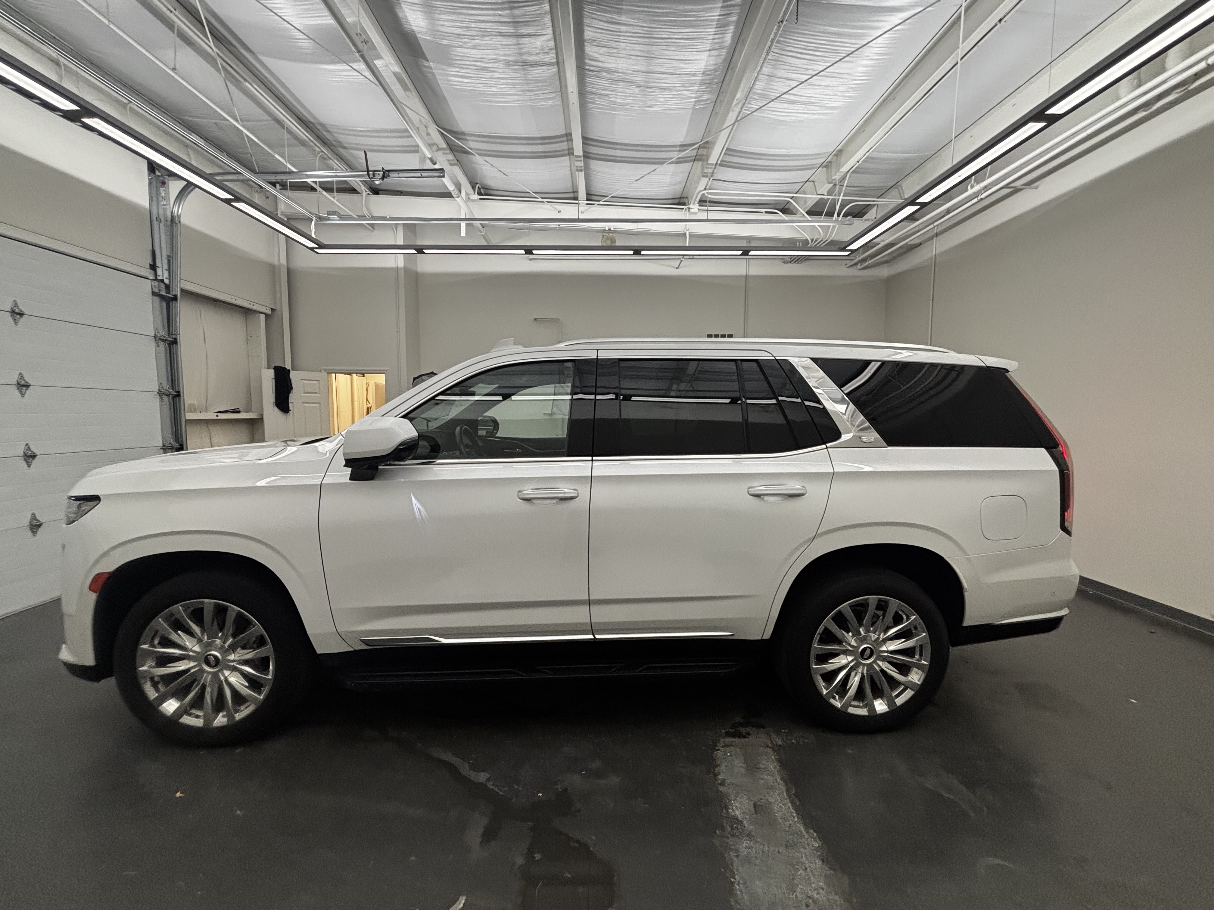 Used 2024 Cadillac Escalade Premium Luxury w/ Performance Package AWD/4WD image 4
