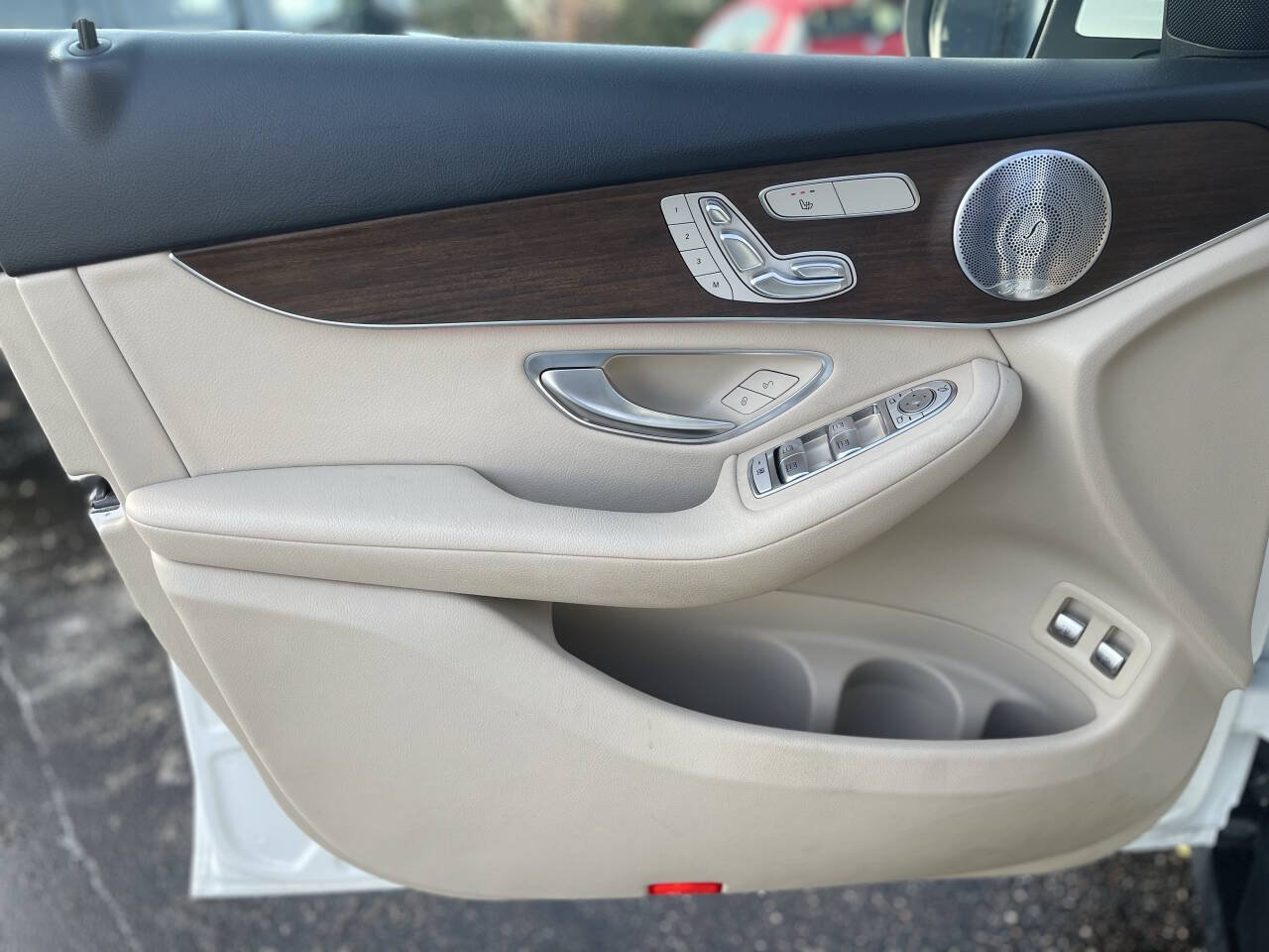 Used 2020 Mercedes-Benz GLC 350e 4MATIC w/ Parking Assistance Package image 12