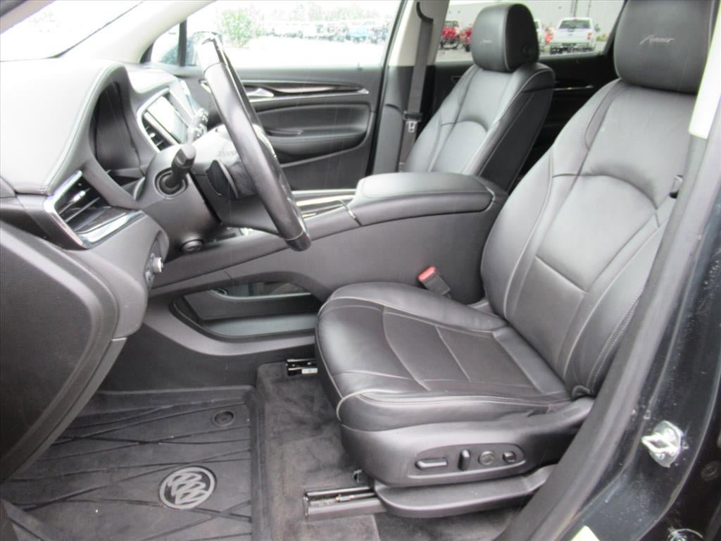 Used 2020 Buick Enclave Avenir w/ Avenir Technology Package AWD/4WD image 18
