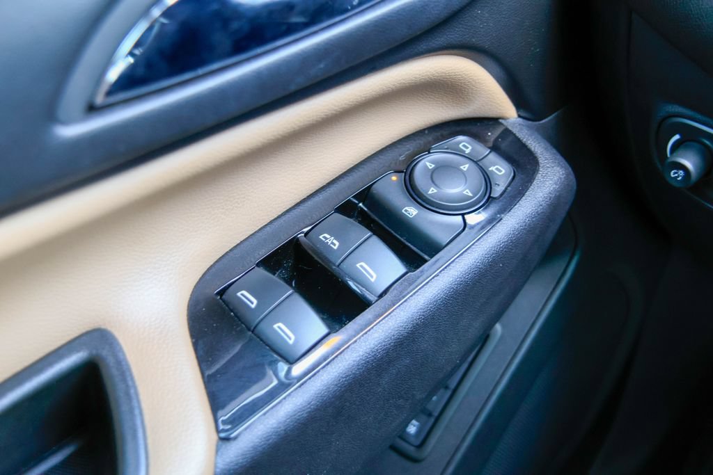Used 2024 Chevrolet Equinox Premier FWD image 16