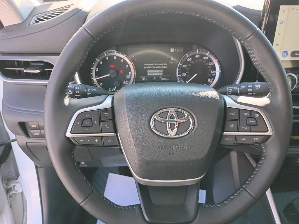 Used 2024 Toyota Highlander XLE image 30