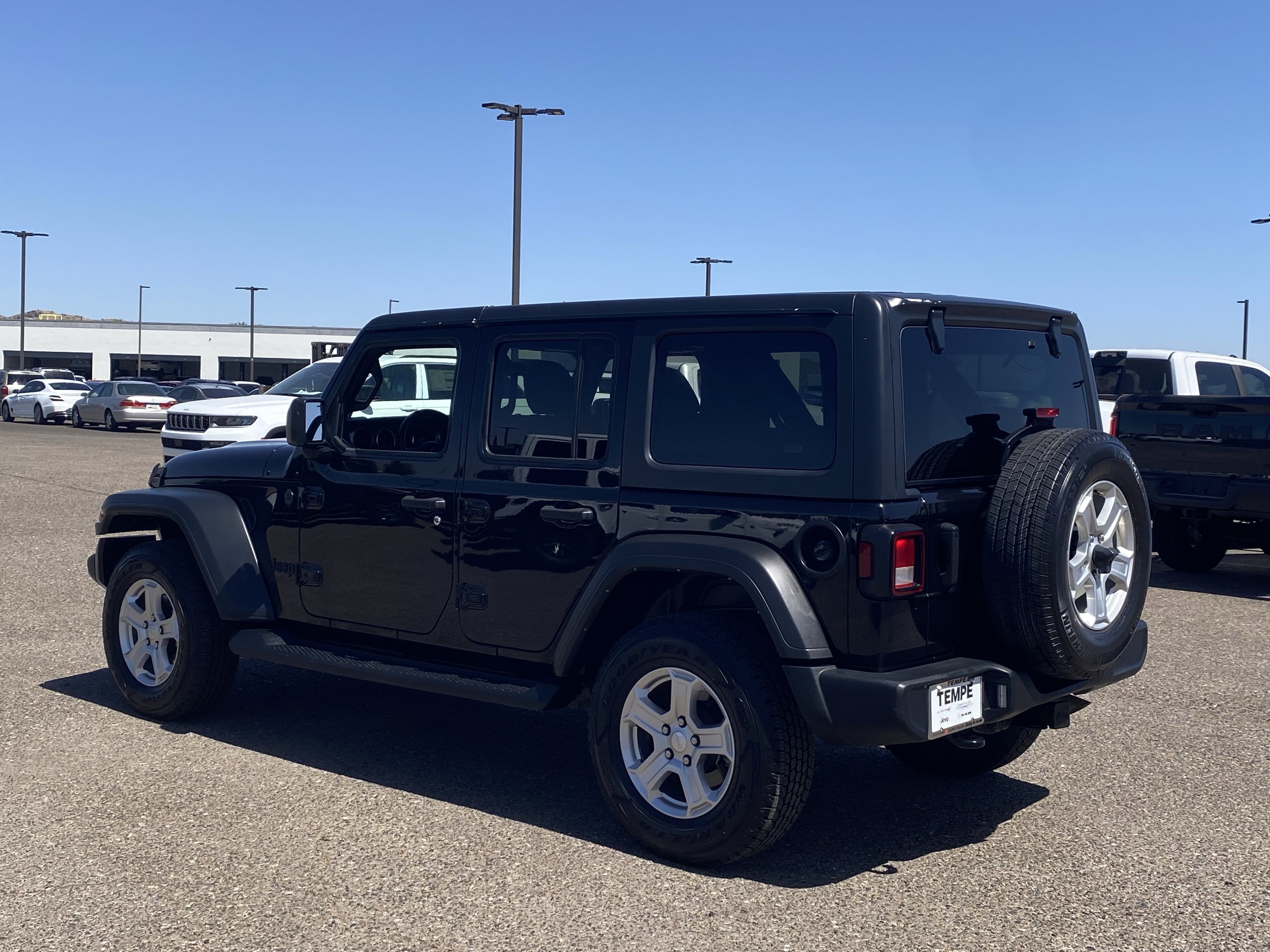 Used 2022 Jeep Wrangler Unlimited Sport AWD/4WD image 4