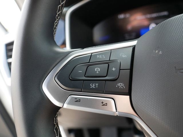 Used 2025 Volkswagen Taos SE AWD/4WD image 25