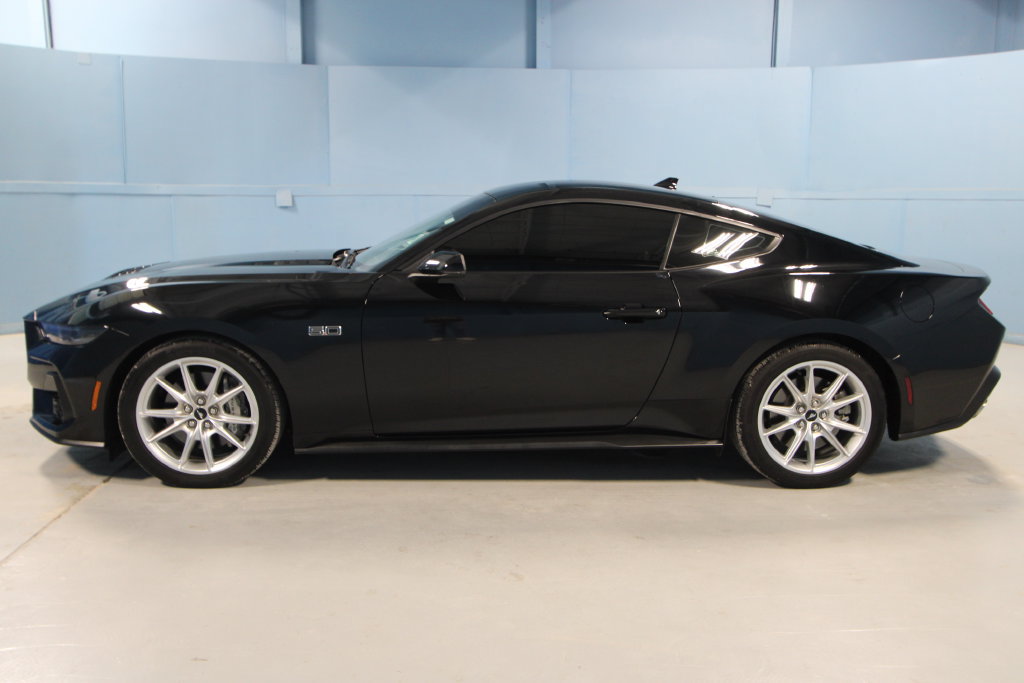 Used 2025 Ford Mustang GT Premium RWD image 30