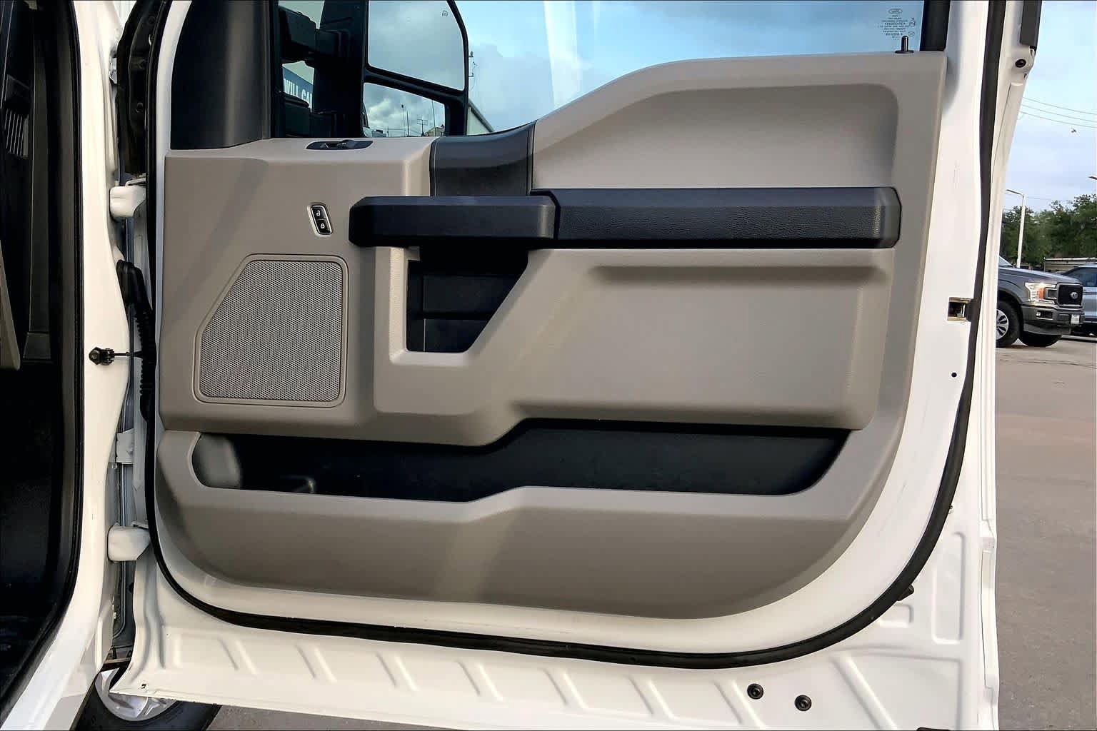 Used 2018 Ford F350 XL w/ Power Equipment Group RWD image 19