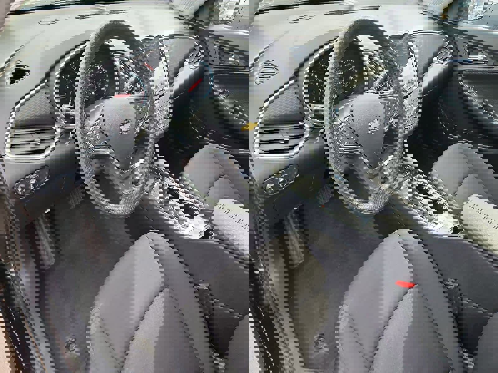 Used 2024 Chevrolet Malibu LT image 2