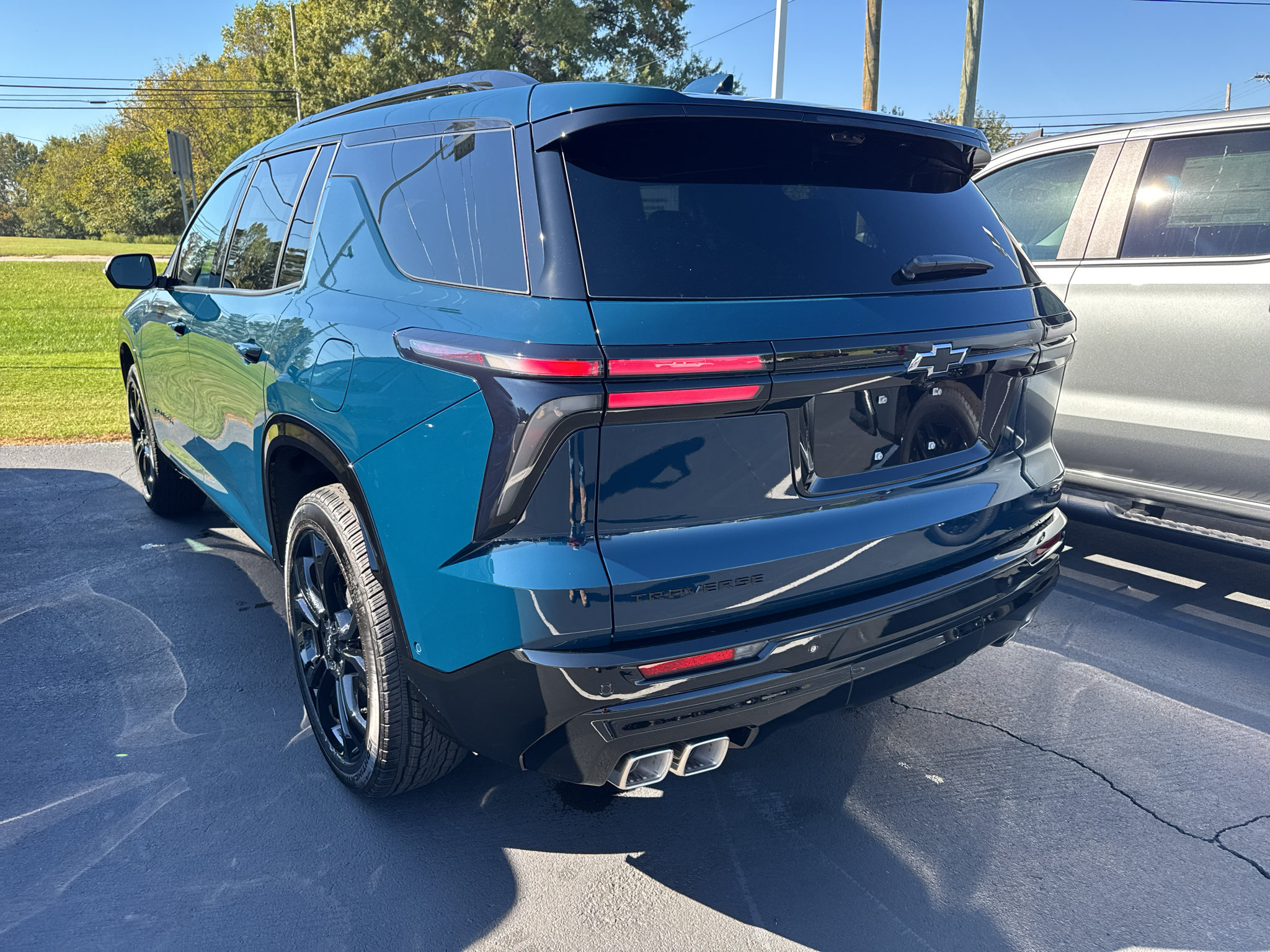 New 2027 Chevrolet Traverse RS w/ LPO, Floor Liner Package FWD image 4