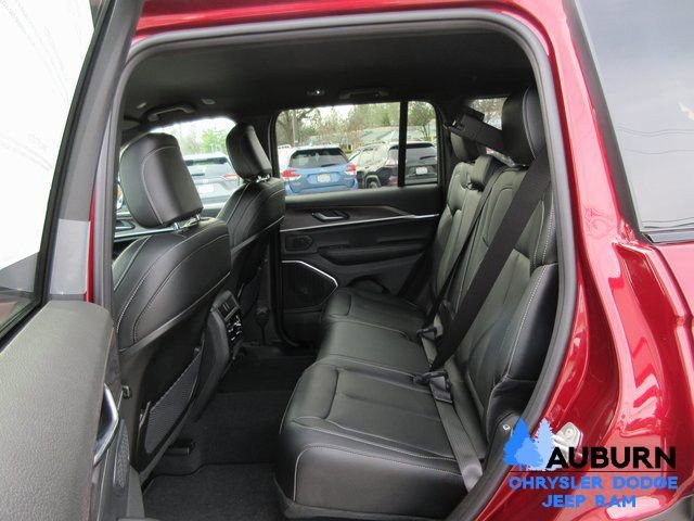 New 2025 Jeep Grand Cherokee Limited w/ Black Appearance Package AWD/4WD image 13