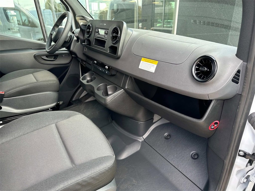 New 2024 Mercedes-Benz eSprinter 170 Cargo image 12