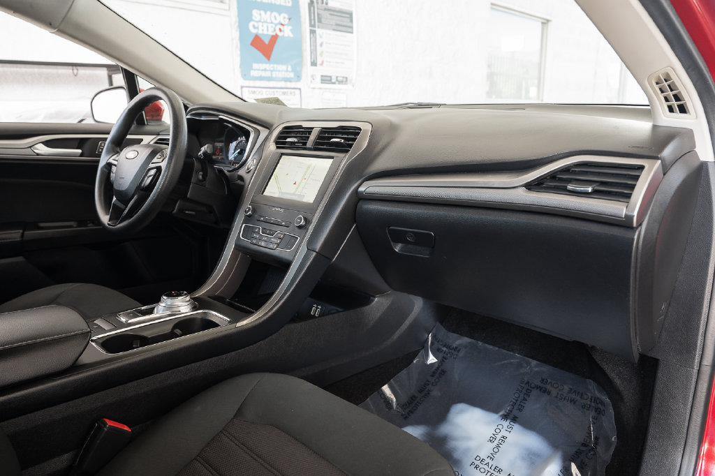 Used 2020 Ford Fusion SE FWD image 43