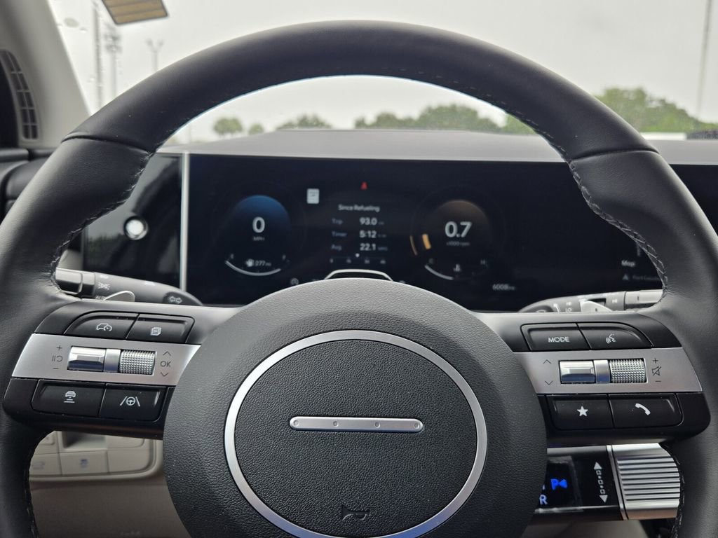 Certified 2025 Hyundai Tucson Limited FWD image 23