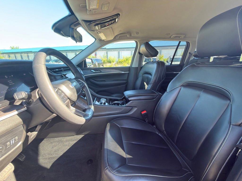 Used 2023 Jeep Grand Cherokee Limited AWD/4WD image 13