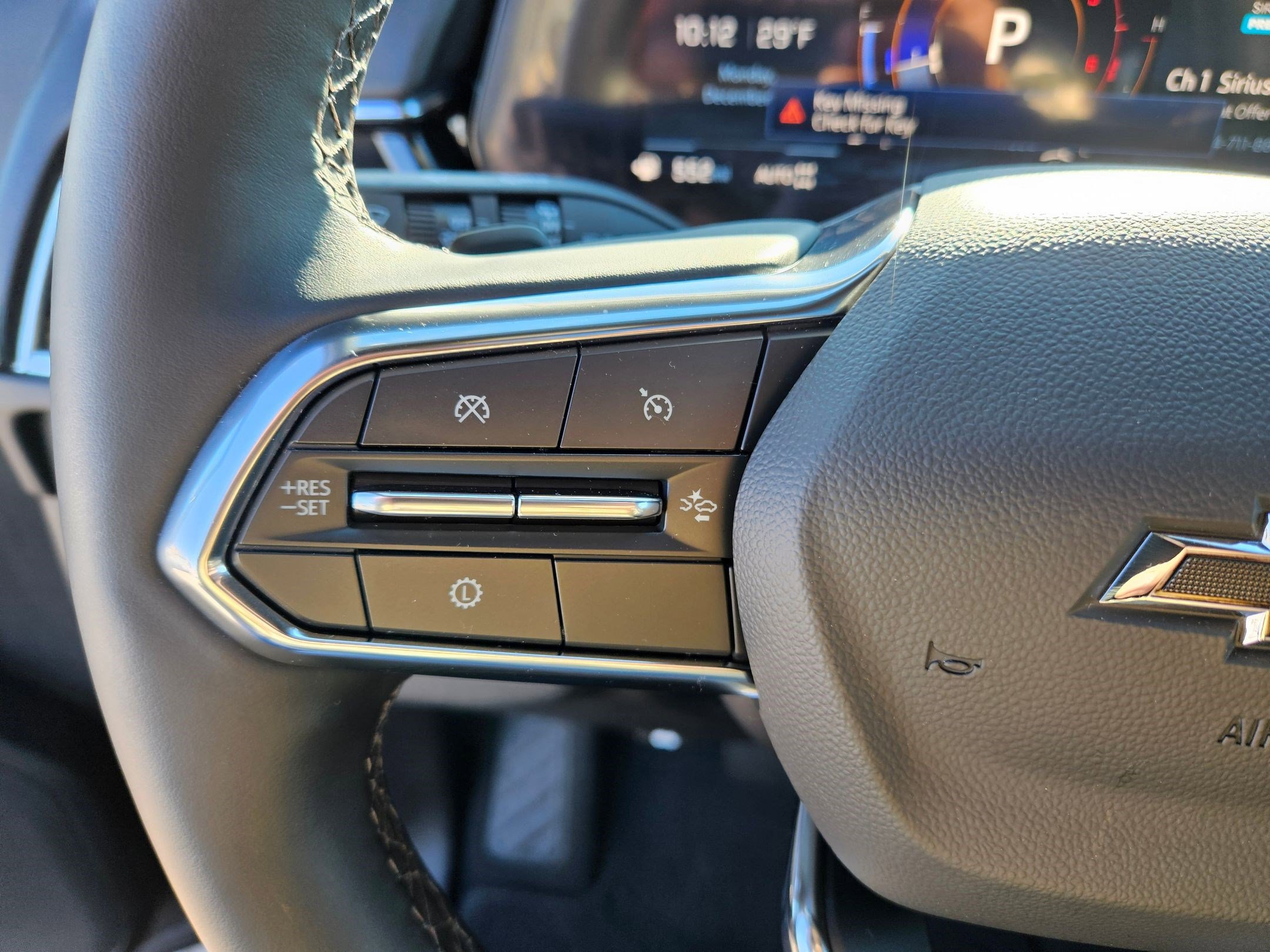 Used 2025 Chevrolet Suburban Z71 w/ Comfort Package image 18