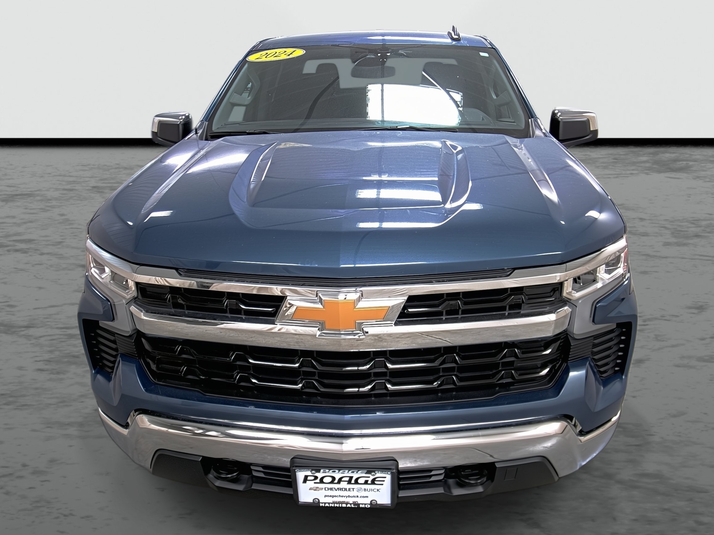 Used 2024 Chevrolet Silverado 1500 LT AWD/4WD image 6