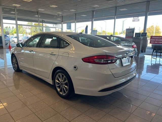 Used 2017 Ford Fusion SE w/ Equipment Group 602A FWD image 7