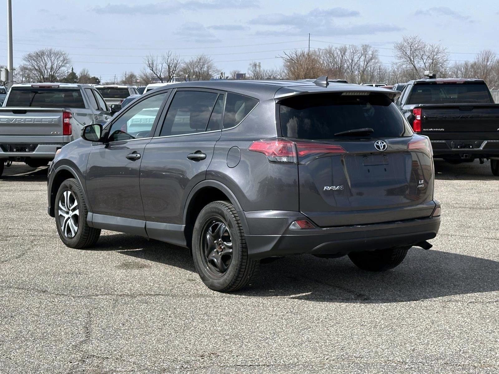Used 2018 Toyota RAV4 LE image 3