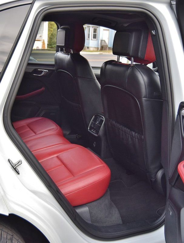 Used 2023 Porsche Macan image 33