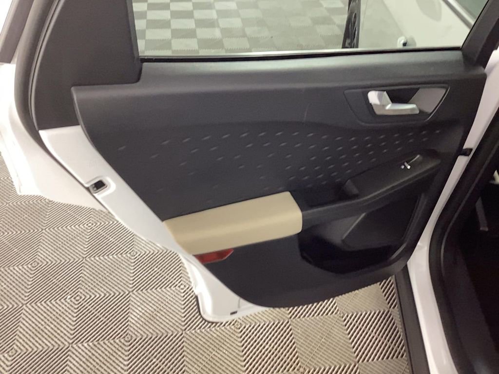 Used 2020 Ford Escape SE Sport image 13