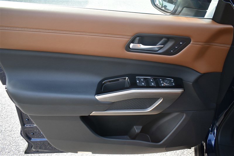 Used 2022 Nissan Pathfinder Platinum w/ Cargo Package image 13