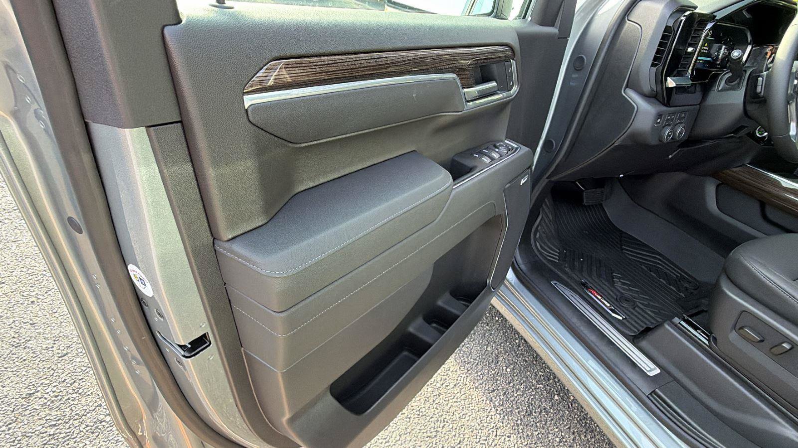 New 2026 Chevrolet Silverado 1500 RST AWD/4WD image 14