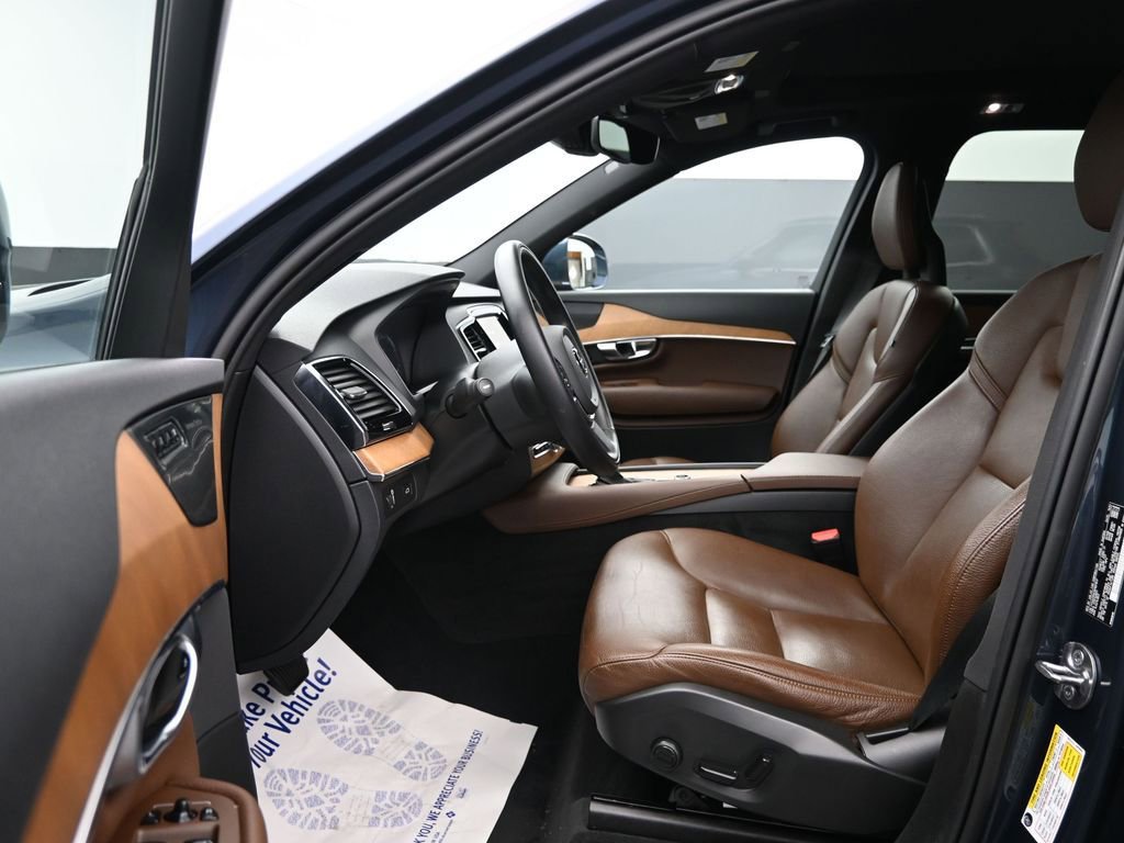 Certified 2022 Volvo XC90 T6 Momentum image 11