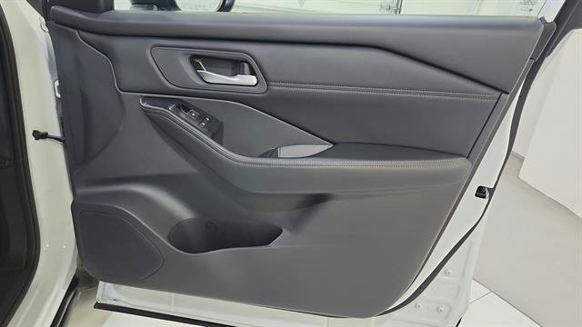Certified 2026 Nissan Rogue SL FWD image 30