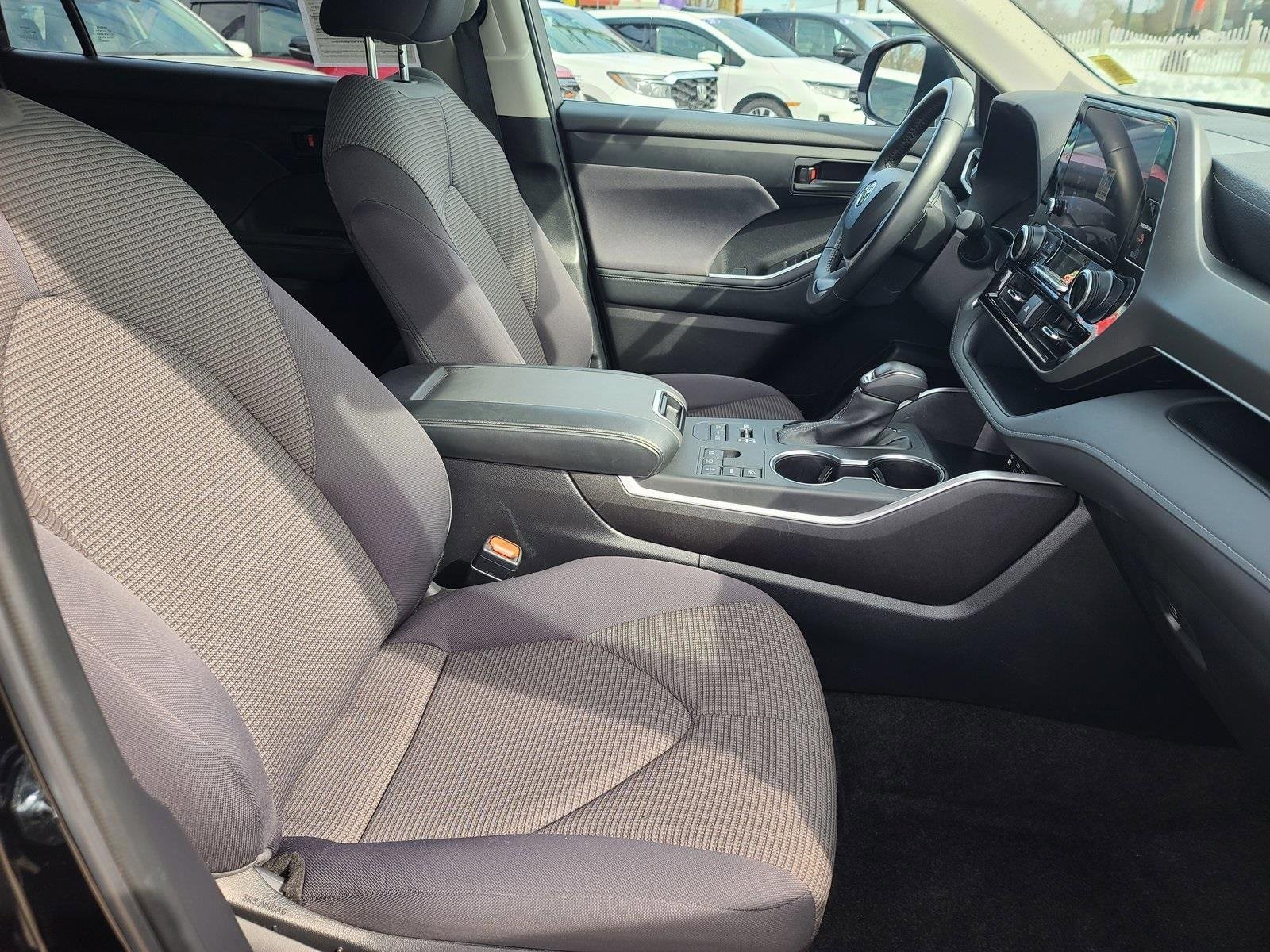 Used 2024 Toyota Highlander LE image 20