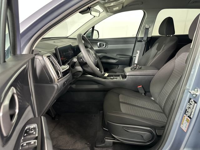 Used 2025 Kia Sorento LX image 11