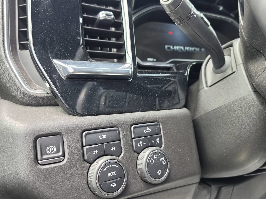 Used 2023 Chevrolet Silverado 1500 LT AWD/4WD image 9