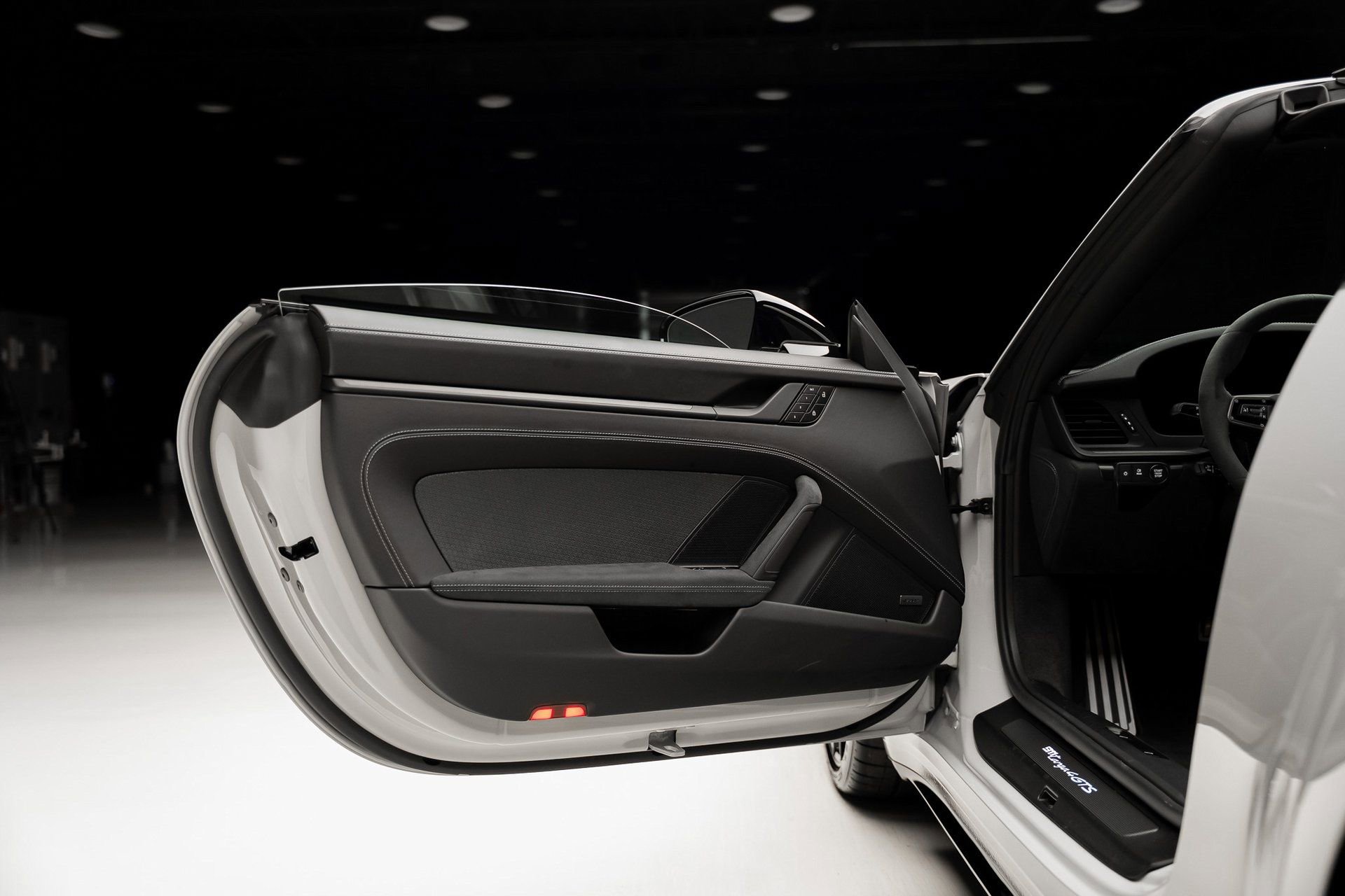 Used 2025 Porsche 911 Targa 4 GTS w/ Premium Package image 59