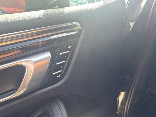 Used 2025 Porsche Macan Turbo AWD/4WD image 9