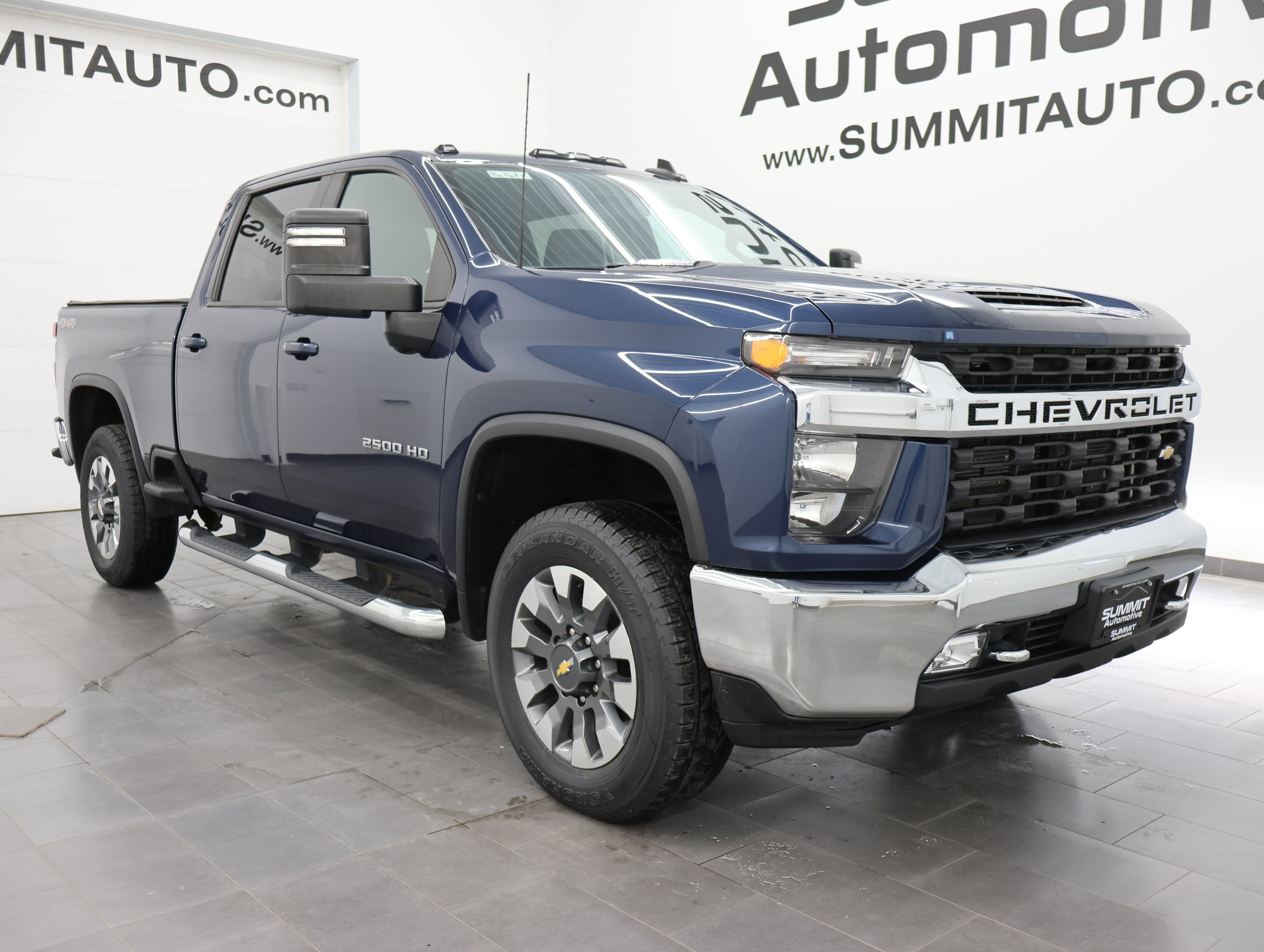 Used 2023 Chevrolet Silverado 2500 LT AWD/4WD image 2