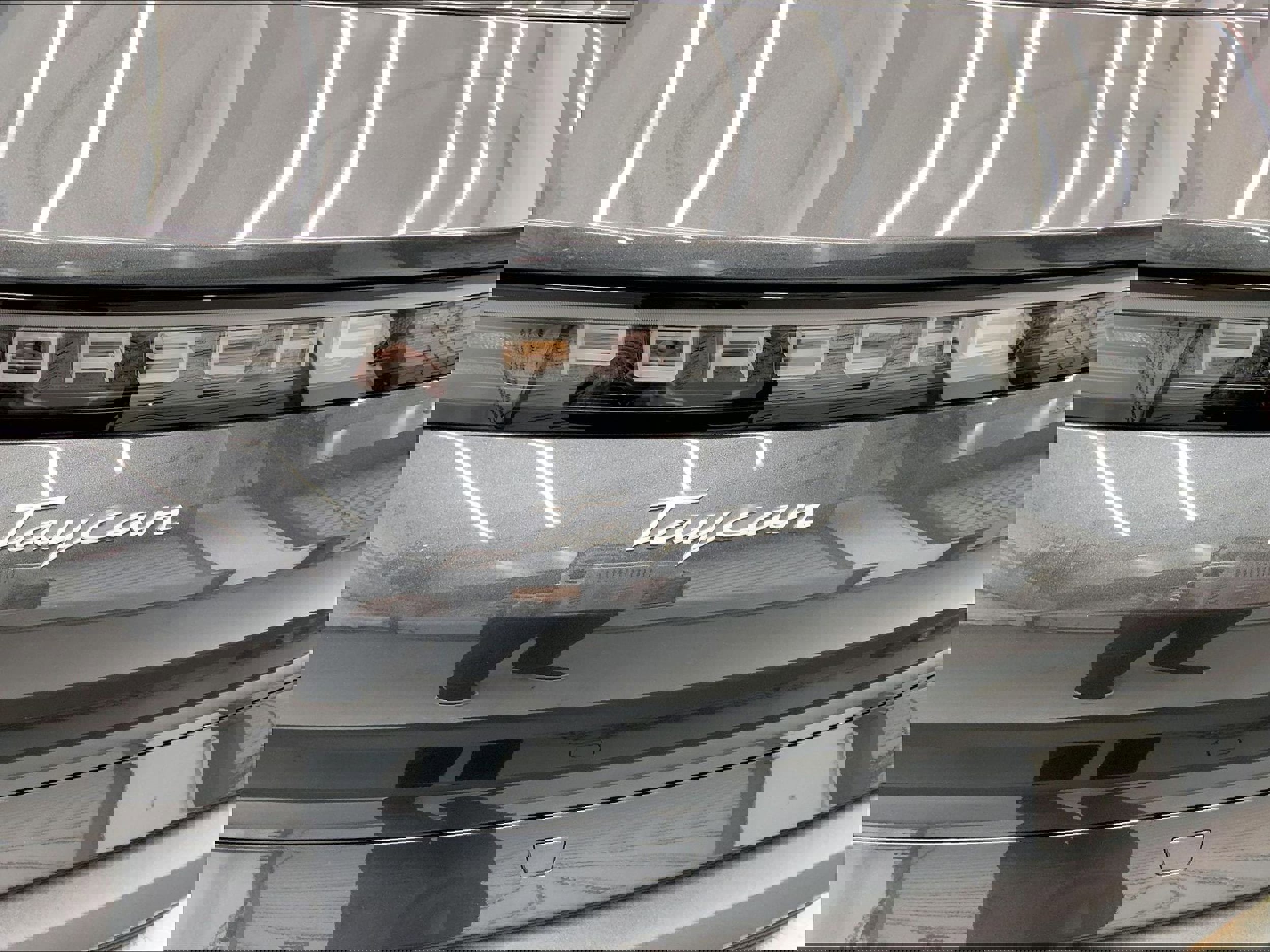 Used 2025 Porsche Taycan image 31