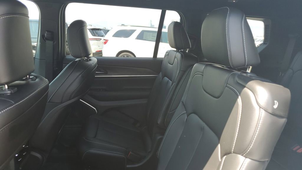 New 2025 Jeep Grand Cherokee L Limited w/ Black Appearance Package image 15