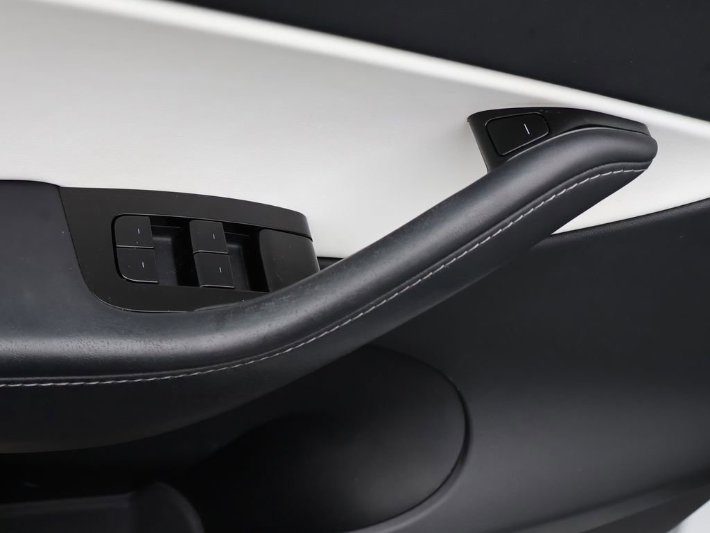 Used 2020 Tesla Model Y Performance image 23