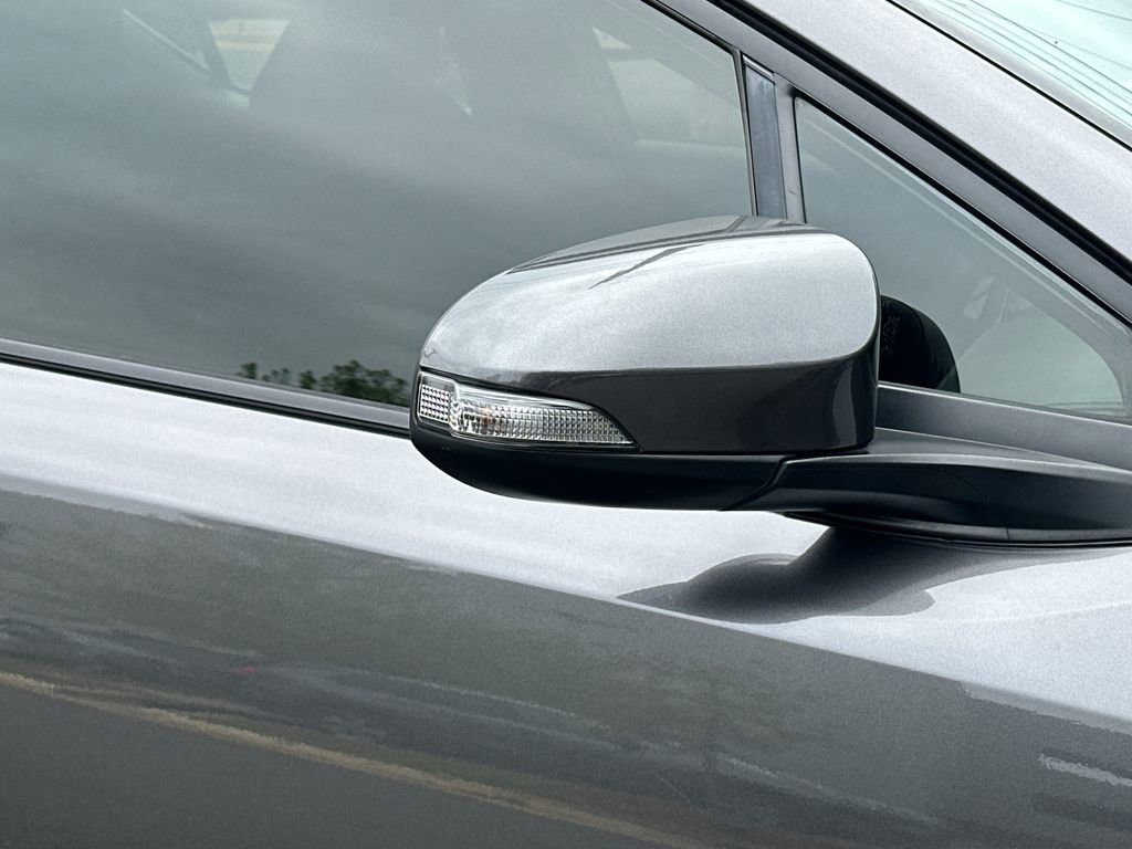 Used 2019 Toyota C-HR LE FWD image 9