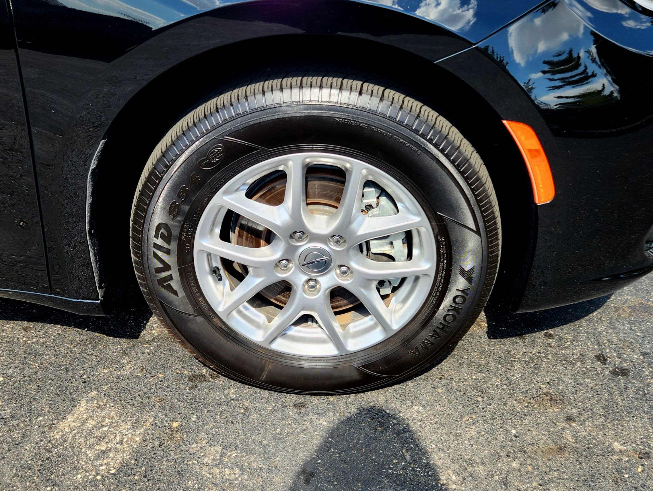 Used 2024 Chrysler Pacifica Touring-L image 10