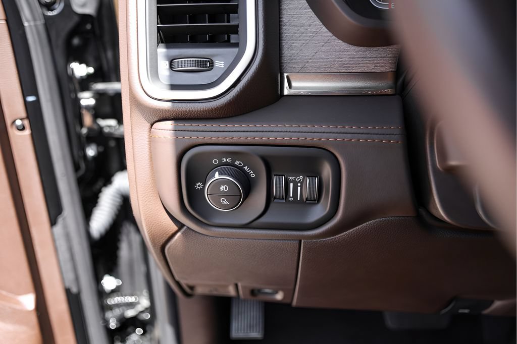 Used 2026 RAM 2500 Limited AWD/4WD image 18