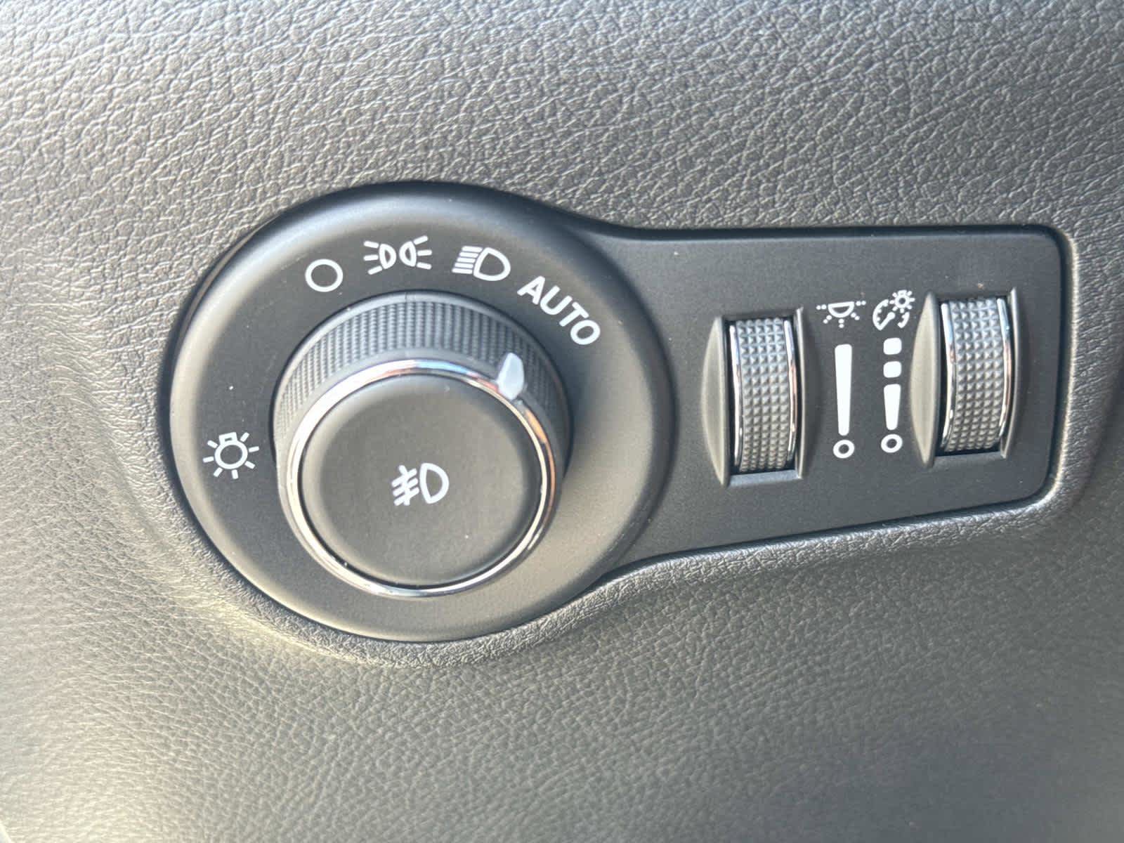 New 2026 Jeep Compass Latitude AWD/4WD image 13
