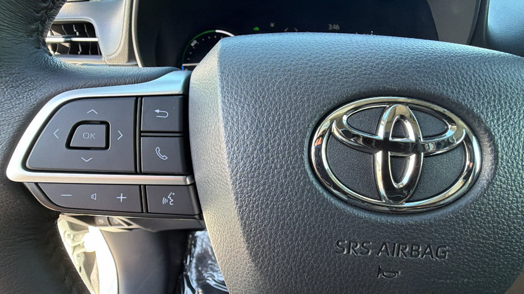 Used 2025 Toyota Sienna XLE FWD image 19