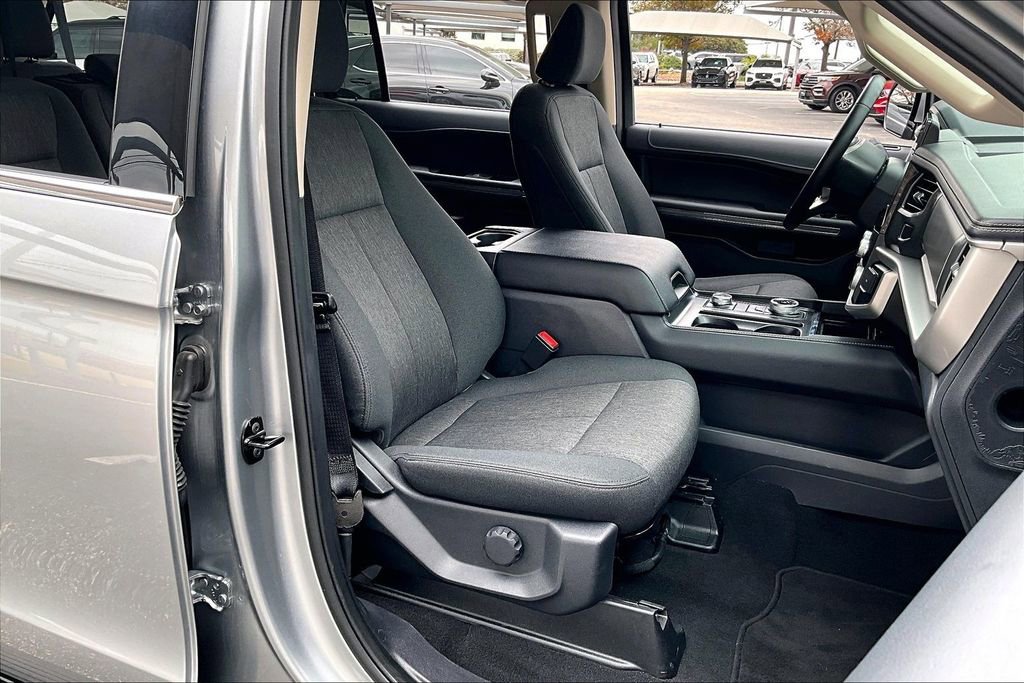 Used 2024 Ford Expedition Max XLT image 12