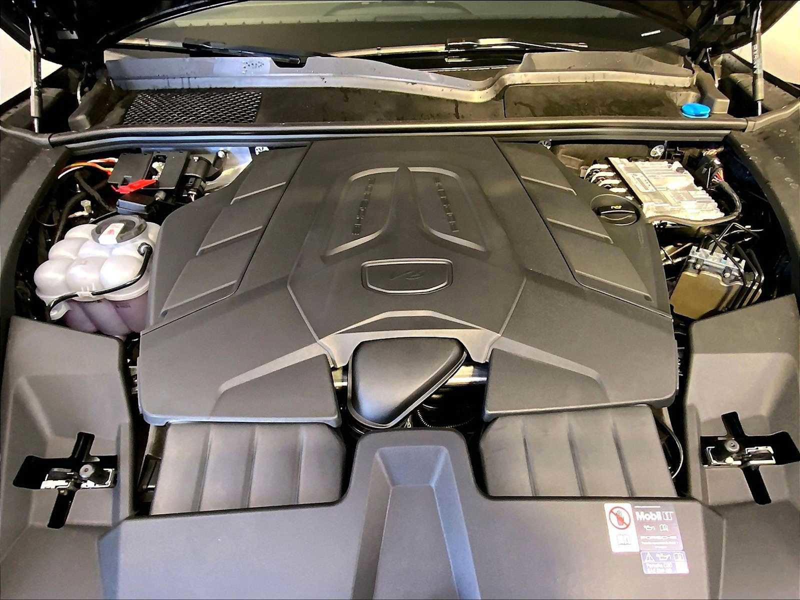 New 2025 Porsche Cayenne Coupe image 21