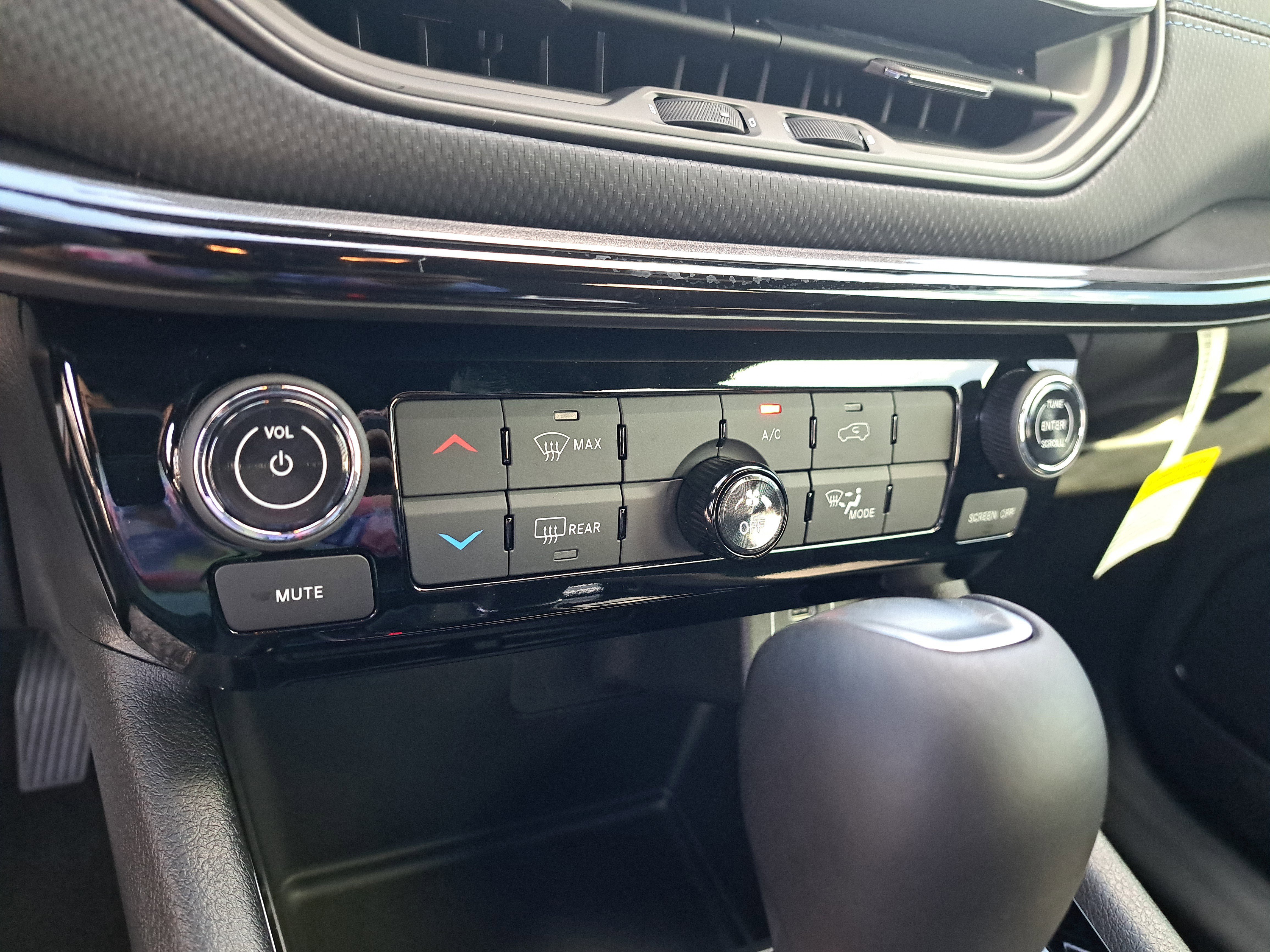 New 2026 Jeep Compass Latitude image 18