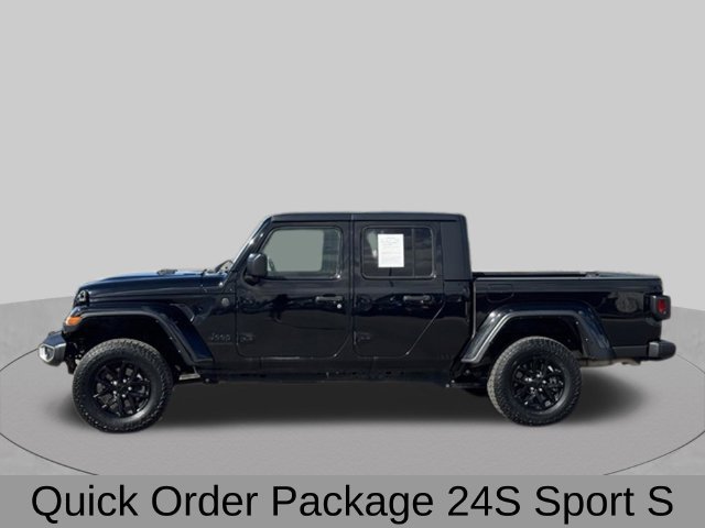 Certified 2022 Jeep Gladiator Sport AWD/4WD image 3