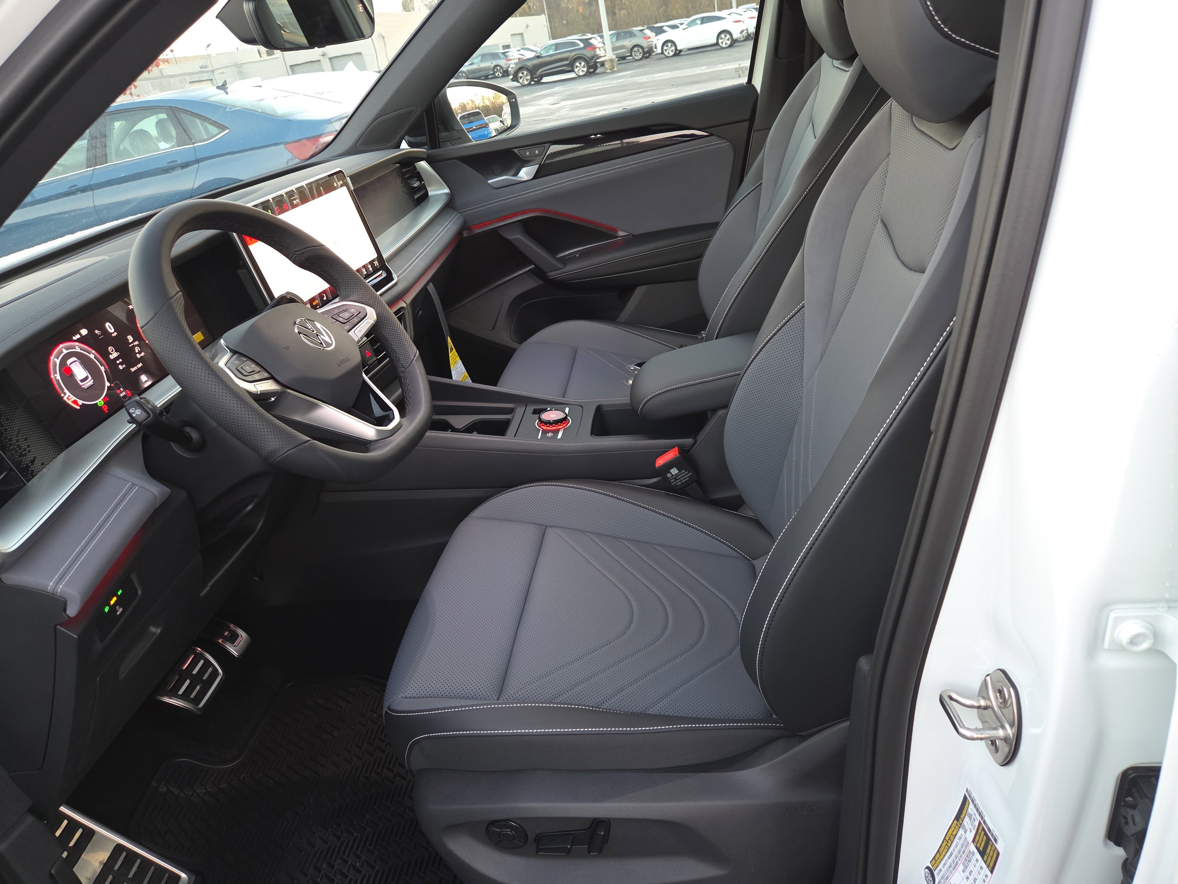 New 2026 Volkswagen Tiguan SE R-Line image 4